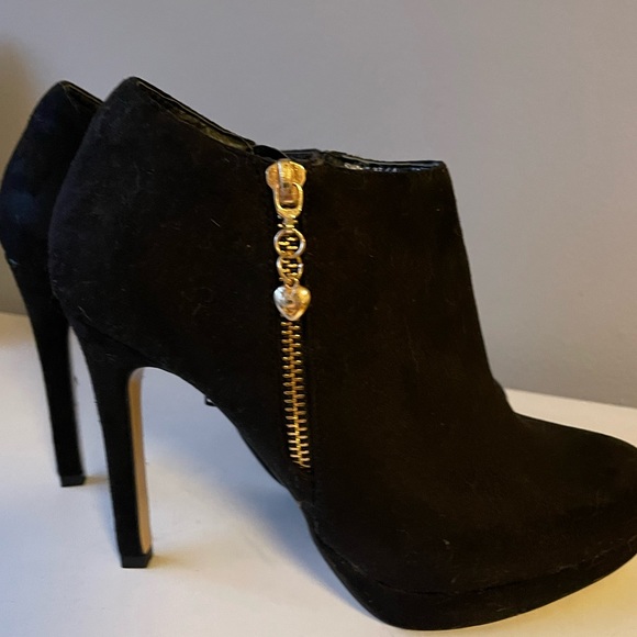 Shoes - SOLD - BLACK ANKLE BOOTS - sz 37